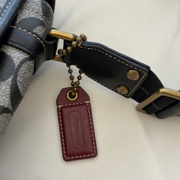 Coach 70077 Signature Shoulder Bag PVC PRE-OWNED - Picture 12 of 13